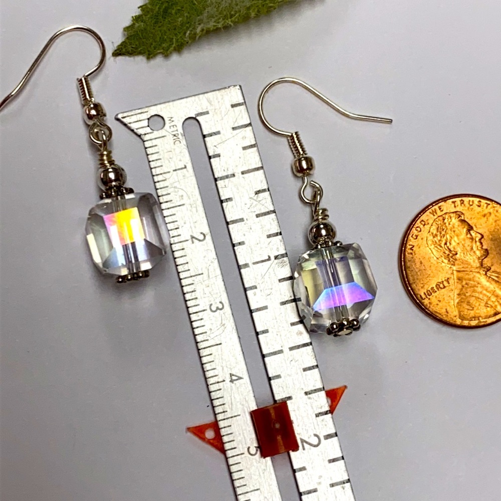 NEW handmade dainty cubes clear iridescent earring - Picture 4 of 4